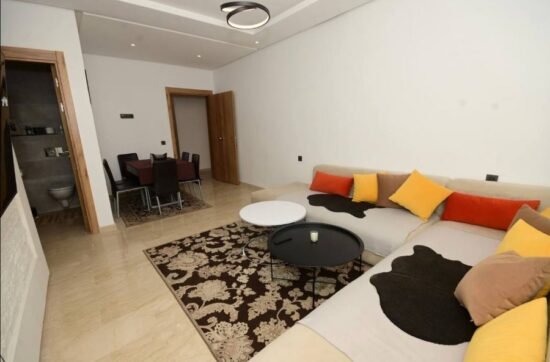 studios meublés de luxe à Agadir. Que vous recherchiez un appartement chic à louer pour des vacances, un studio à louer par mois ou un logement longue durée, nos hébergements haut de gamme allient élégance